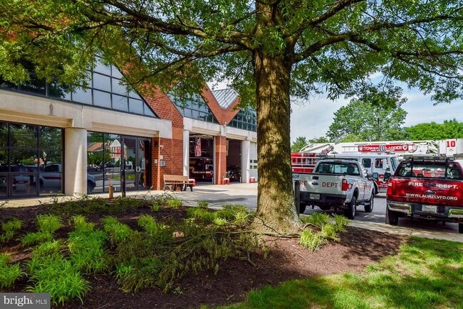 Building Photo - 15043 Cherrywood Dr