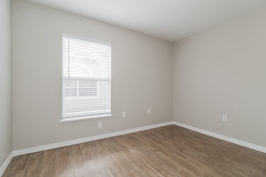 Building Photo - 10344 Little Econ St