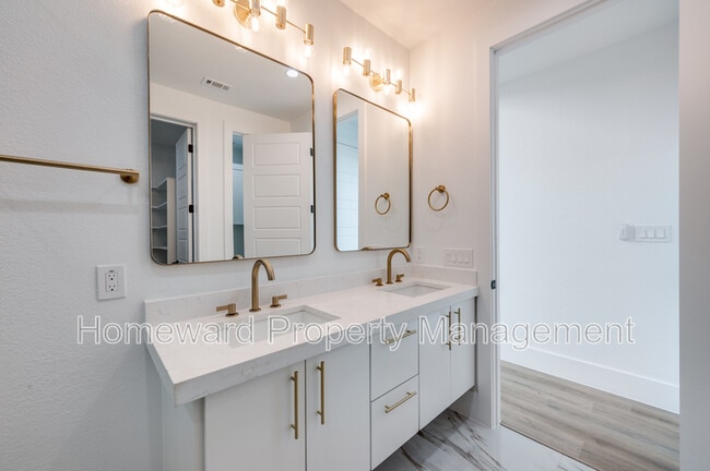 Building Photo - 2343 Hondo Ave