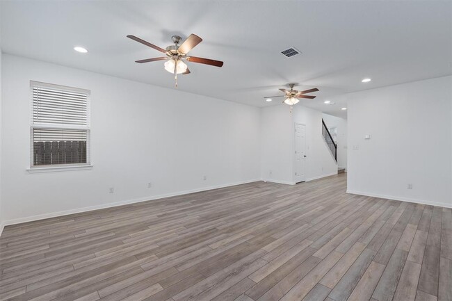 Building Photo - 3201 College Park Dr