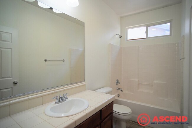 Building Photo - Beautiful Home Located in Rosedale with So...