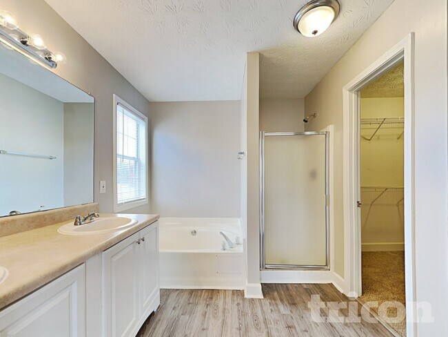 Building Photo - 25 Bermuda Cir