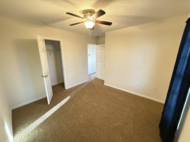 Building Photo - 121 Laredo Dr