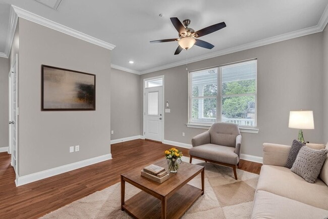 Building Photo - 702 Moore St