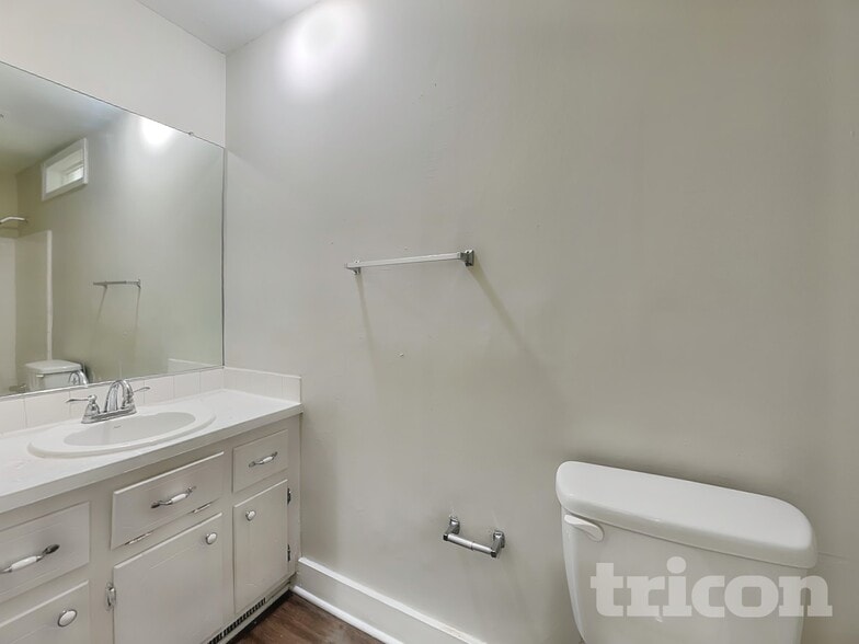 Building Photo - 2010 Flintwood Dr