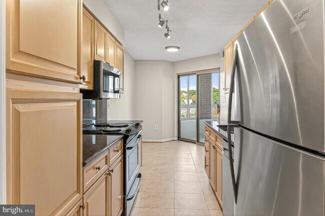 Building Photo - 2151 Jamieson Ave