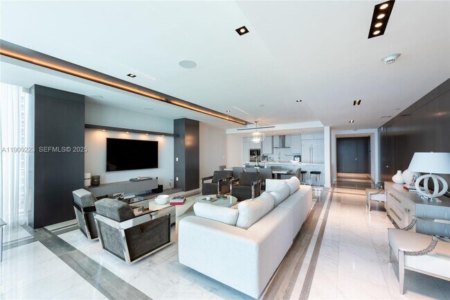 Building Photo - 17475 Collins Ave