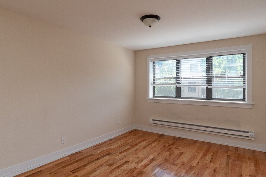 Building Photo - 557 W Arlington Pl