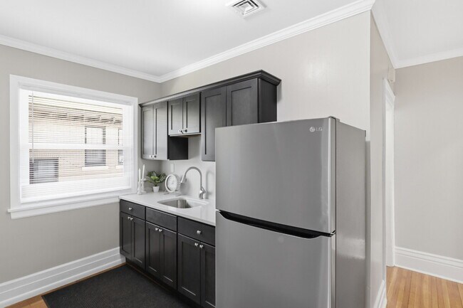 Building Photo - Furnished 10-Bedroom Single-Family Home in Buffalo
