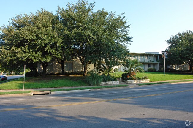Building Photo - Upper E - Paree (OLD)