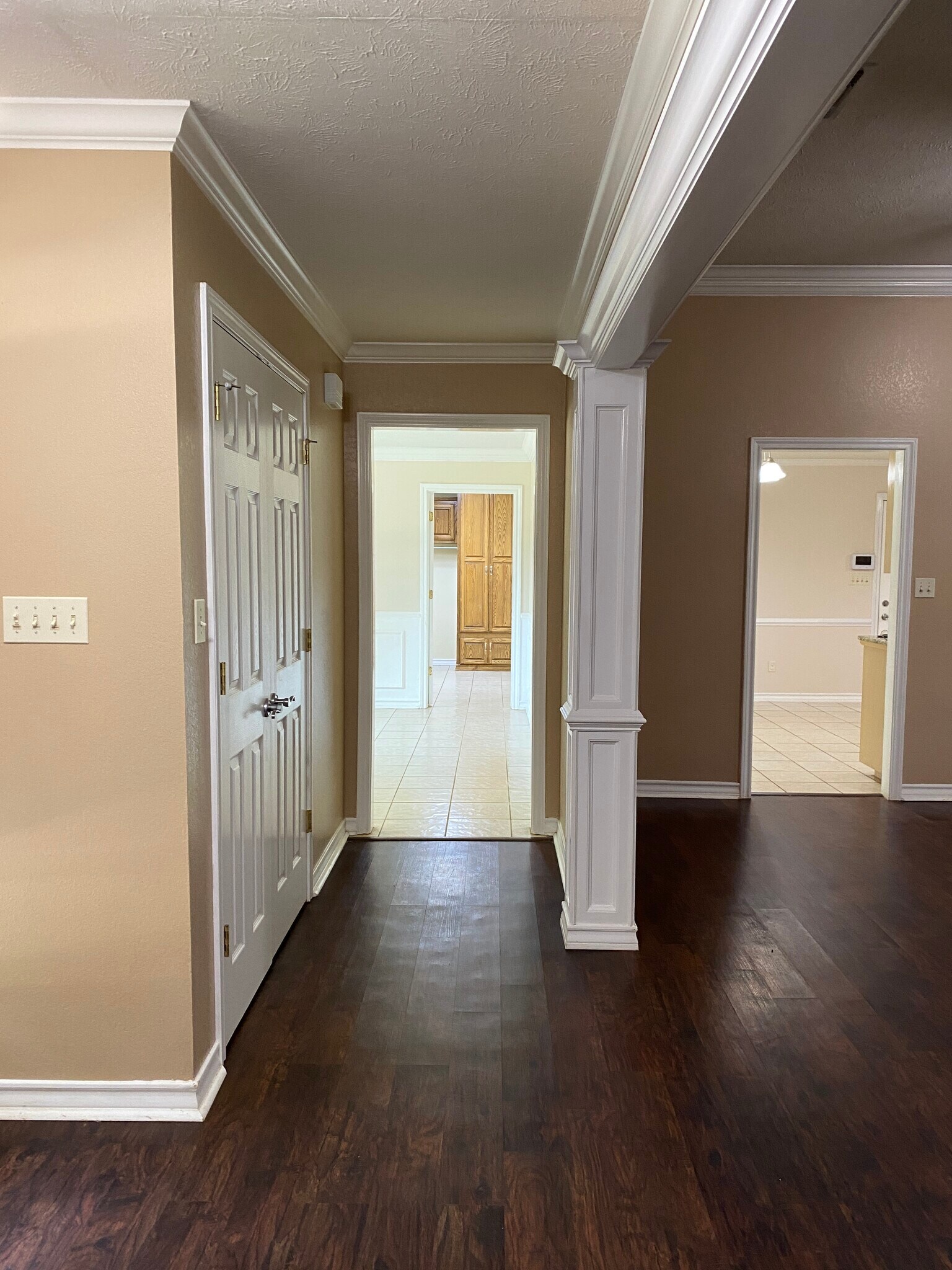 Building Photo - 6014 Castle Oaks