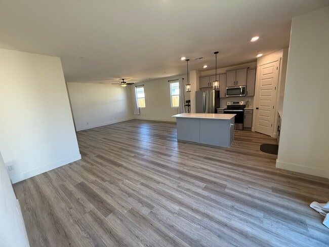 Building Photo - 402 Broadstone Ct