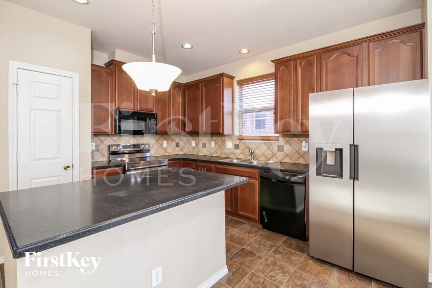 Building Photo - 4532 Fir Dr