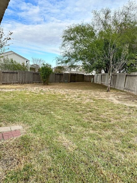 Building Photo - 1838 Strongs Ct