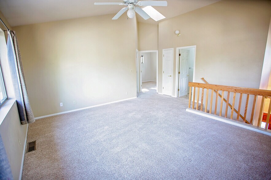 Building Photo - 2562 N Fox Run Dr