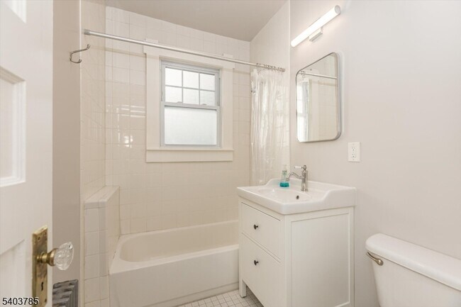 Building Photo - 4 Jefferson Ave