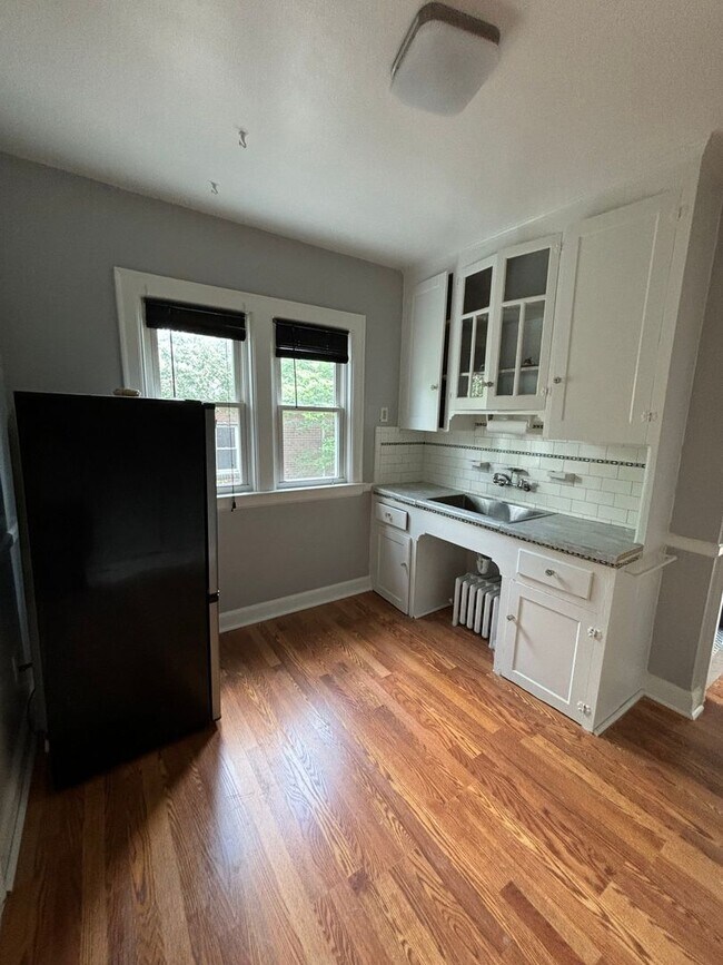 Building Photo - Charming One Bed Room in Grosse Pointe