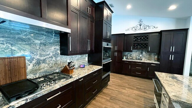Building Photo - 5125 Woodland Lakes Dr
