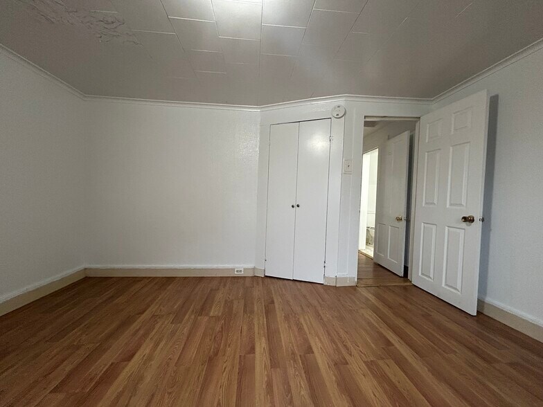 Bedroom1 p3 - 913 Price St