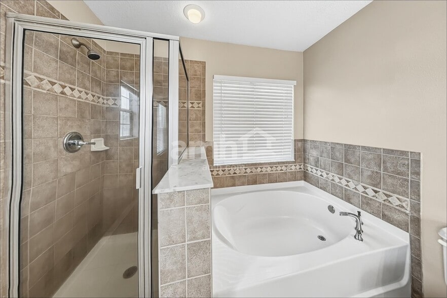 Building Photo - 11112 Silver Fern Way