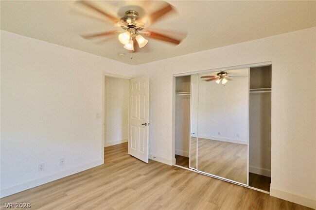 Building Photo - 3181 Pinehurst Dr