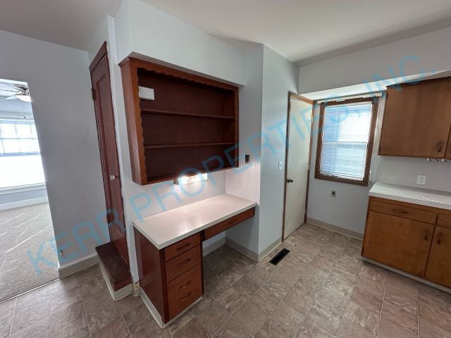 Building Photo - FREE RENT! Charming 3-Bedroom Retreat in Portland with Spacious Living - 1248 Sq Ft!