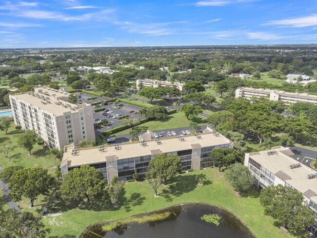 Building Photo - 7192 Huntington Ln