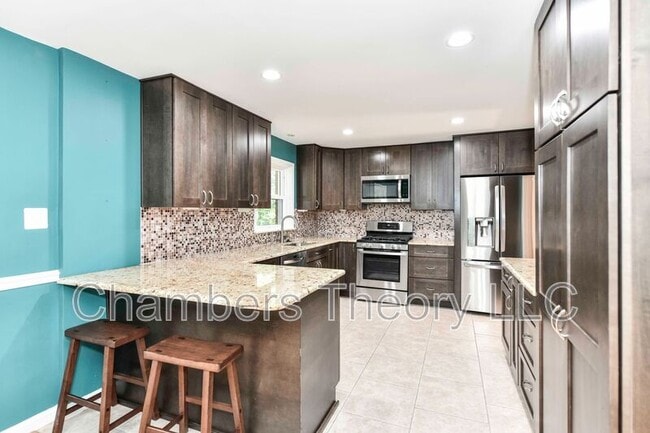 Building Photo - 9205 Hamilton Dr