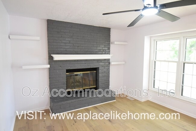 Building Photo - 14121 S Cottonwood Dr