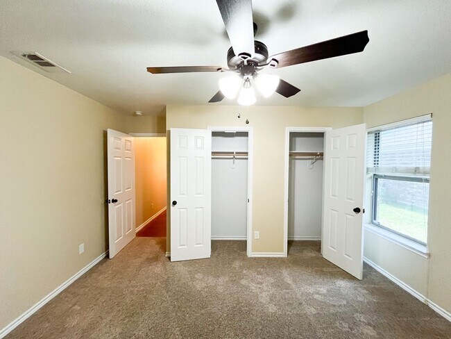 Building Photo - Available 7/16/2025 Beautiful 1 story, 4 b...