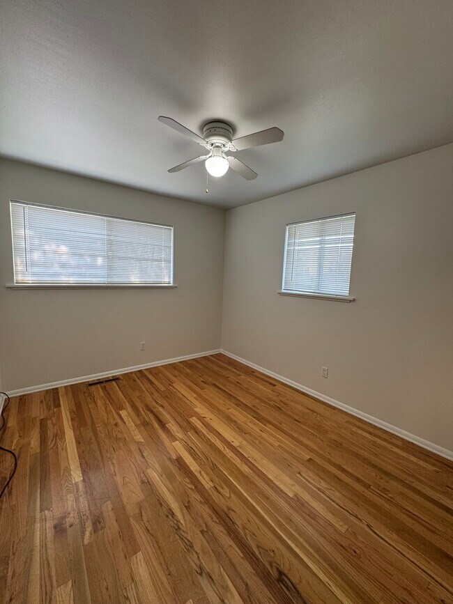 Building Photo - 950 Taney Ln