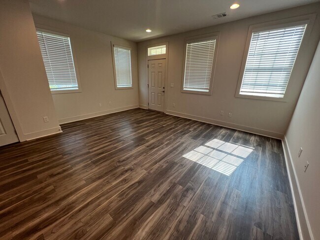 Building Photo - 547 N Ross St