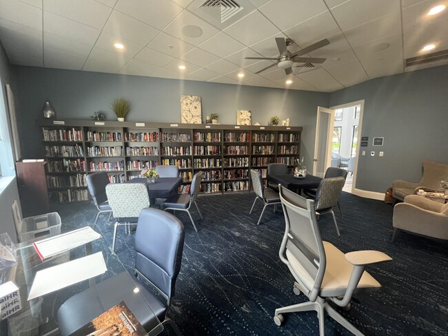 Building Photo - 6600 S Oriole Blvd