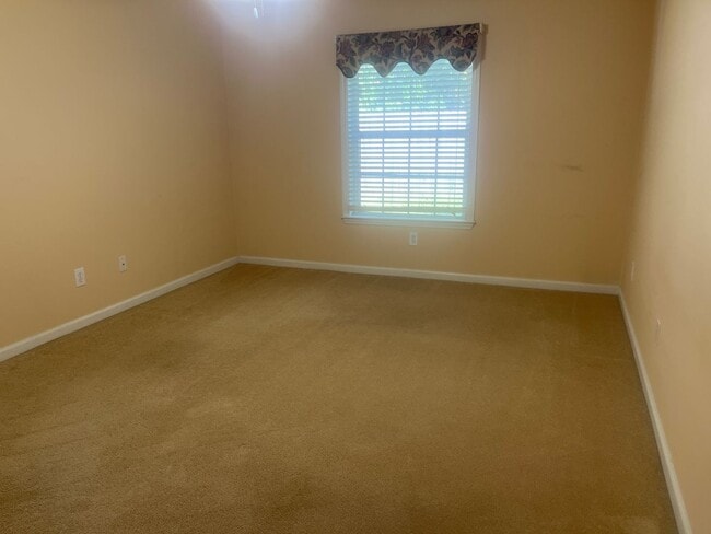 Building Photo - 2 Bed, 2 Bath Home