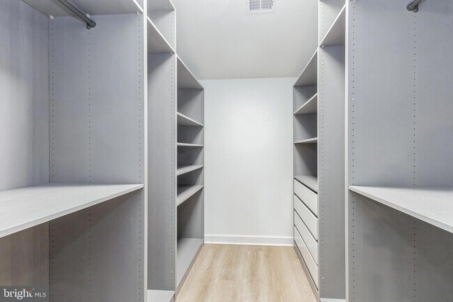 Building Photo - 43179 Allenby Way