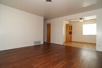 Building Photo - Cute 2 bedroom, 1 bath in Carmichael!