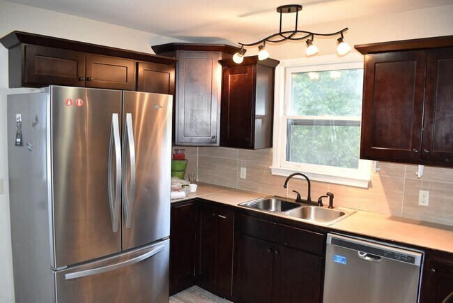 Building Photo - 3 Bed/2 Bath Home in East Nashville, Fenced Yard, Hardwood Floors, Minutes to Shelby Bottoms