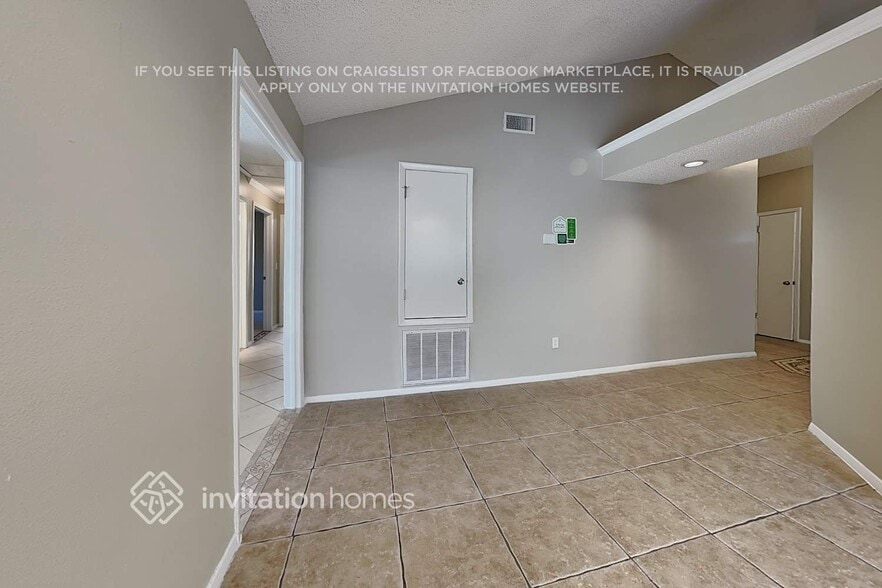 Building Photo - 1410 High Knoll Dr