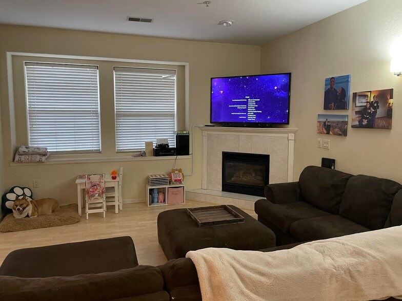 Living room - 320 Jennifer Ln