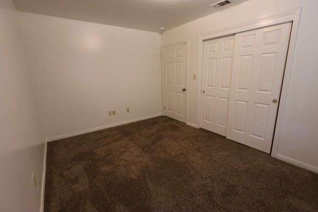 Building Photo - Holiday Special 50% Off 1st Month's Rent! ...