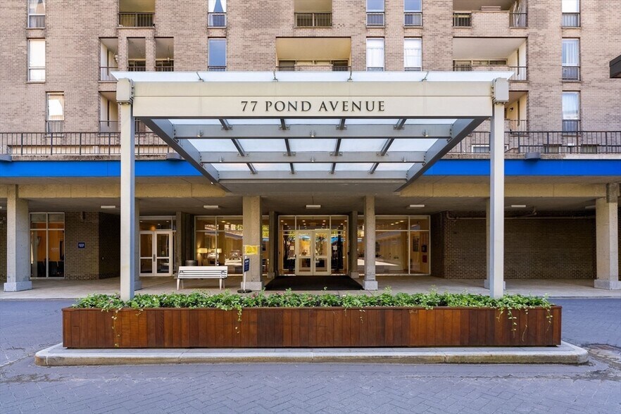 Building Photo - 77 Pond Ave