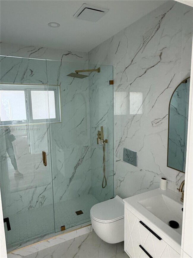 Building Photo - 1936 Normandy Dr