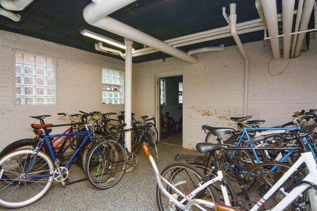 Building Photo - 3302 W Schubert Ave