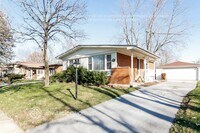 Building Photo - 423 N Park Dr