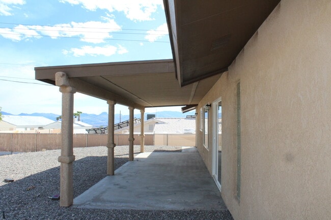 Building Photo - Remodeled 3 Bed 2 Bath Long Term Rental!