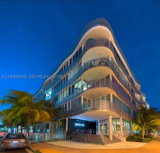 Building Photo - 210 W Park Dr