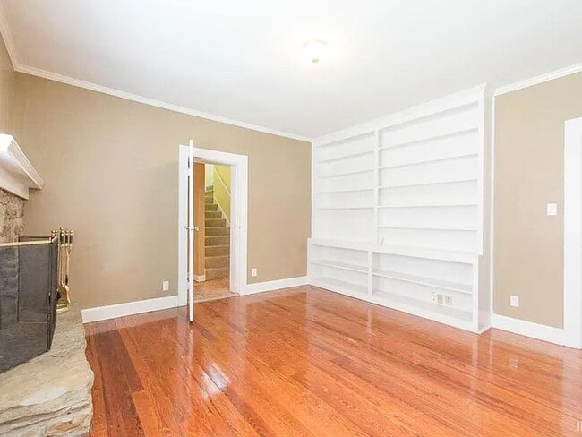 Building Photo - 520 S Eagleson Ave