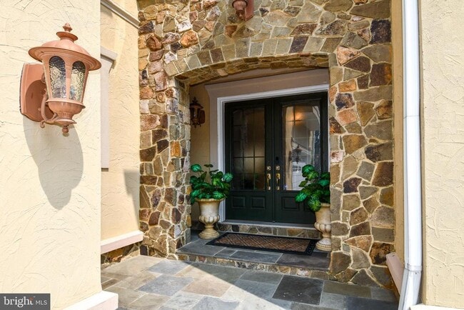 Building Photo - 7104 Old Dominion Dr