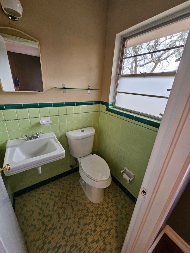 Building Photo - 2603 Robinwood Ln