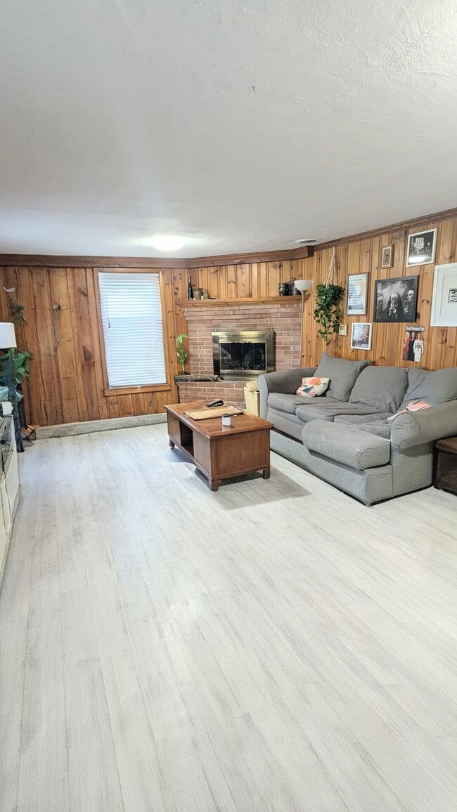 Building Photo - 2343 Penrose Dr